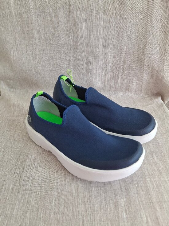 Oofos - oomg eezee low recovery slip-on shoes (navy) / women's 9 (New)